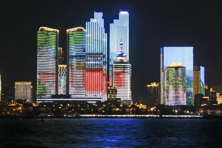 国庆节浮山湾灯光秀,色彩斑斓