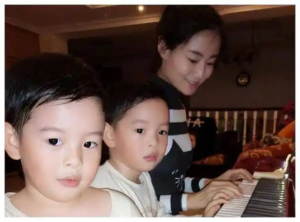 王媛可:因丈夫太帅倒追5年,婚后生下双胞胎,取名让人目瞪口呆_王雨