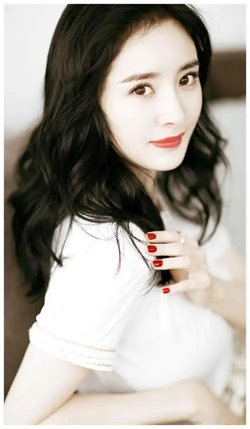 回眸一笑百媚生,盘点七位女明星中谁让你为之惊艳