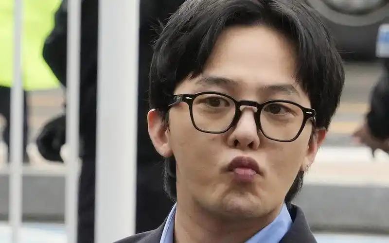 权志龙被曝除头发外全身脱毛疑销毁证据,本人否认,警方将再传唤