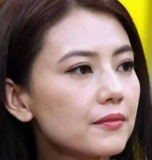 可怕的素颜,国民女神也没能逃过看上去皮肤细腻有光泽 ,浓眉大眼