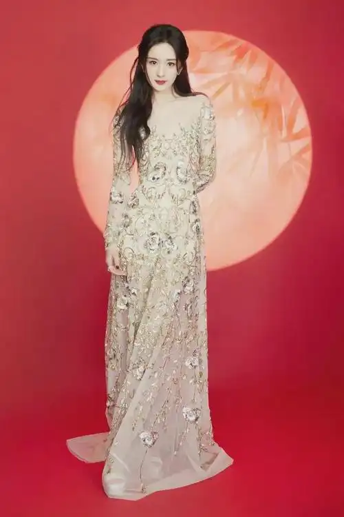 杨幂鎏金薄纱裙,演绎美丽与魅力的完美结合