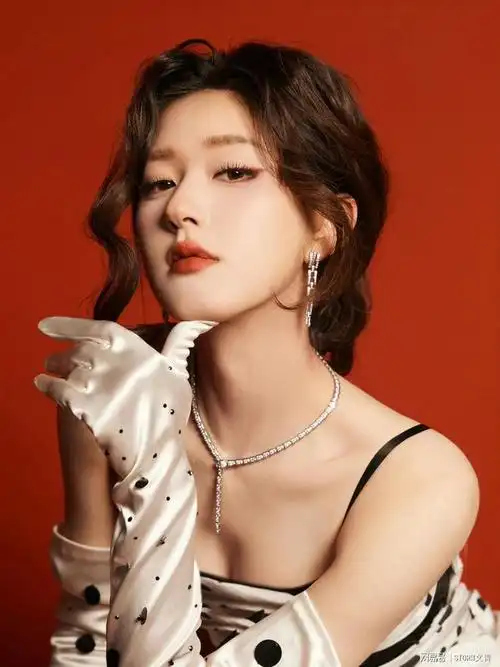 赵露思高级礼服写真