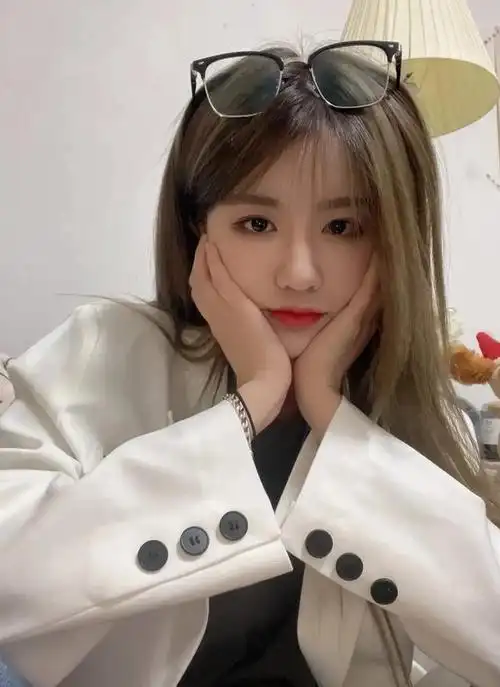 左婧媛好漂亮!__财经头条