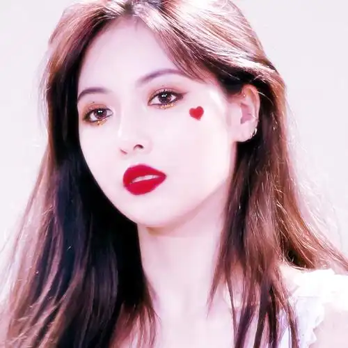 金泫雅头像/by奶糖泡芙