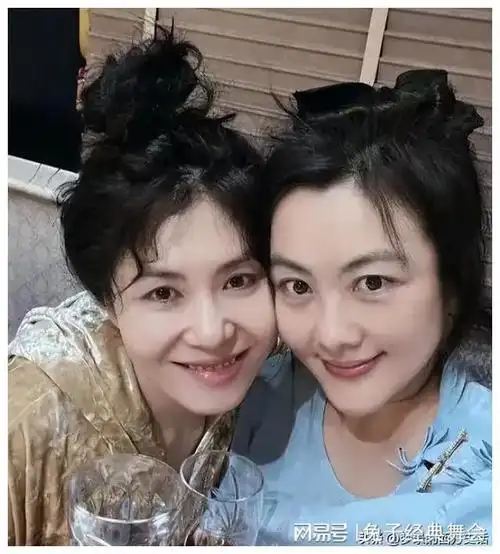 李健丁克18年44岁老婆正脸曝光长相甜美状态似少女