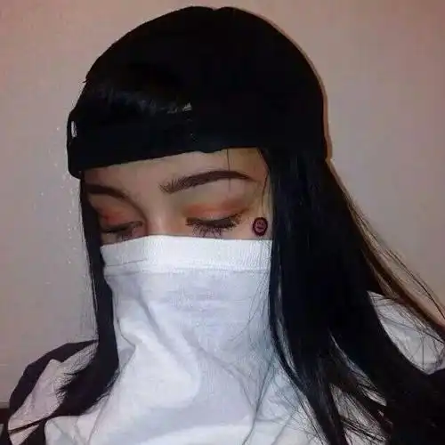 浓妆蒙面女人头像