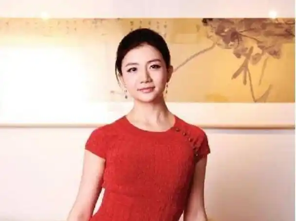 硅谷美女高管,被马云挖墙脚,马云承诺:来阿里上班,送劳斯莱斯_李颖