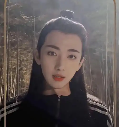 给大家安利一下《终极笔记》里演小花的演员刘昱晗