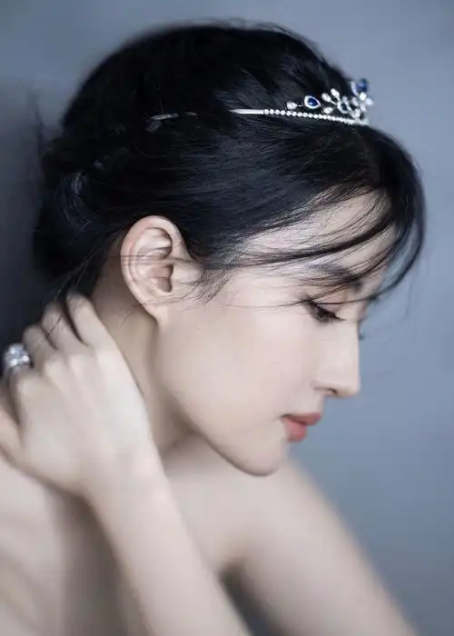 大家觉得刘亦菲的侧颜怎么样