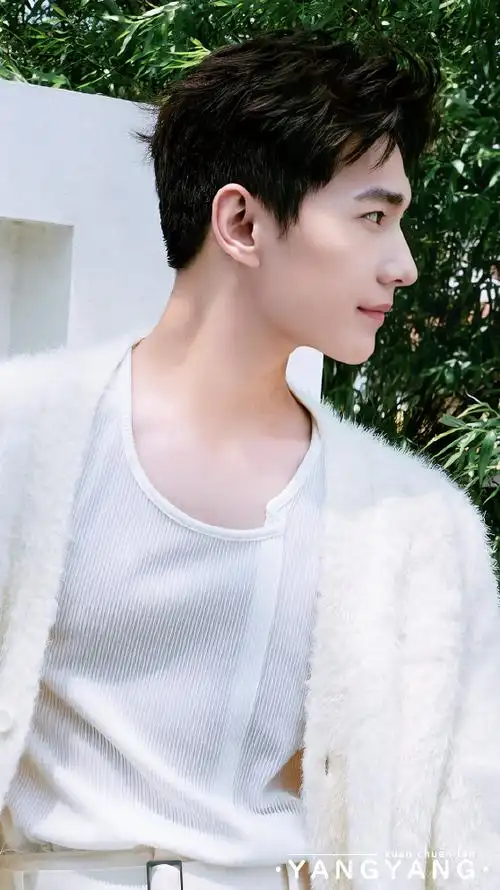 每周不一young#99#杨洋援军明日到达#〔2023/壁纸 第197期〕追光而