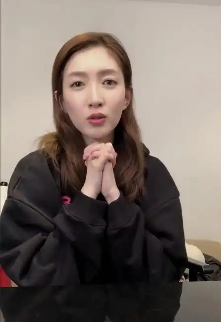 江疏影瞎凑啥热闹直播梳头随手乱抓两分钟不到网友直言不走心