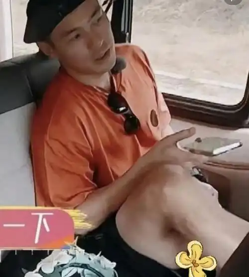 关晓彤拒绝还债成老赖?蔡徐坤全球复出?向佐当街爆打那英?