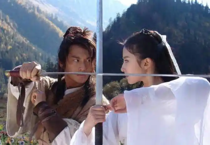 被黄晓明抢走"杨过"一角,打架被关7个月,终于因演乾隆