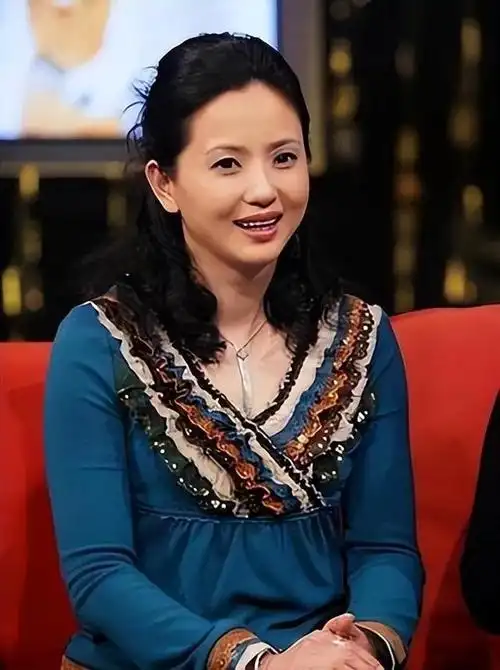 纪实江南美人陶慧敏从不接吻戏当红时嫁初恋50岁还在演校花