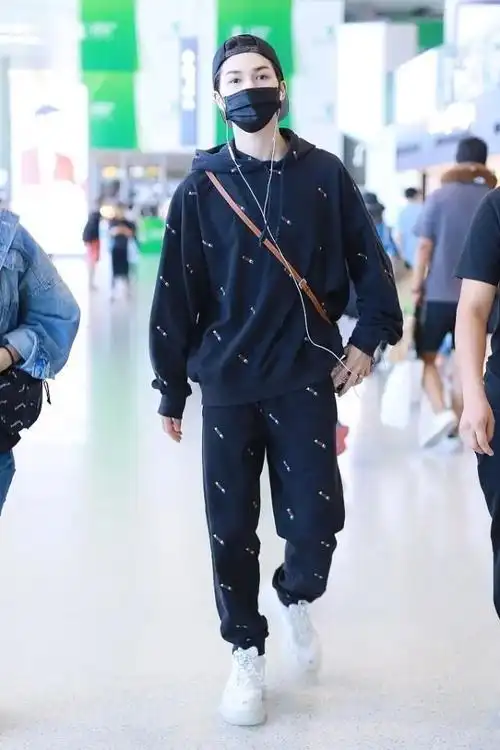 朱正廷时髦造型,搭配风格很独特,轻松穿出潮流范