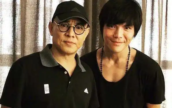 他是李连杰唯一承认的弟子,如今34岁身价上亿,圈内无人敢惹