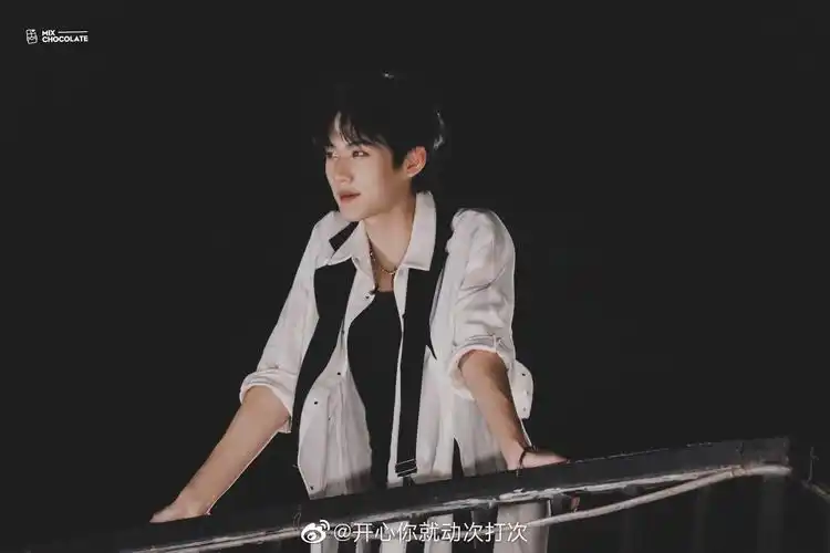 看到周柯宇这组图我真的求求他快去演偶像剧