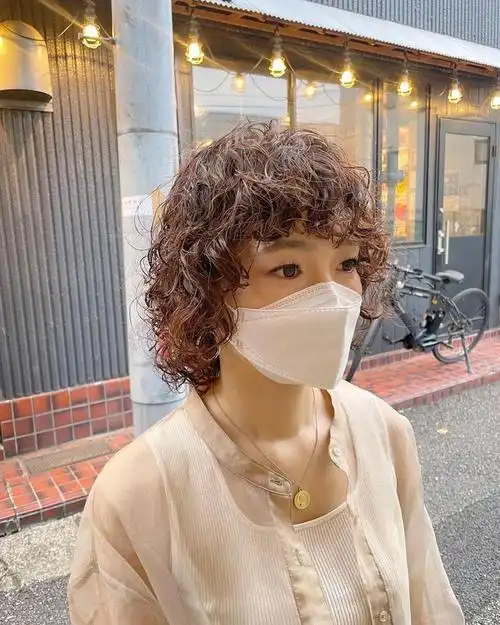 第一种短发满头烫