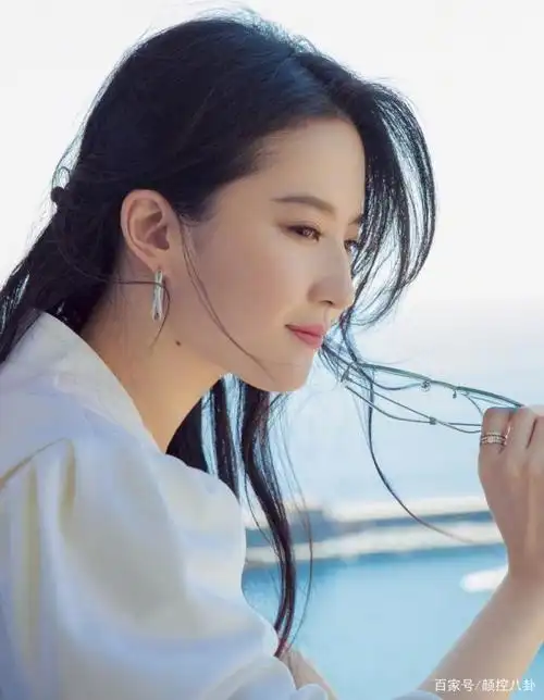 刘亦菲上辈子一定是仙女吖