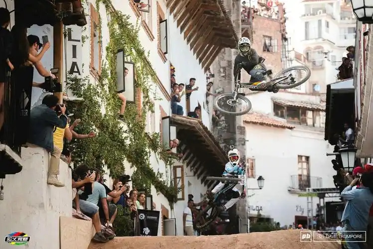 2015塔斯科城市速降赛bernardocruz两度称雄银矿之城