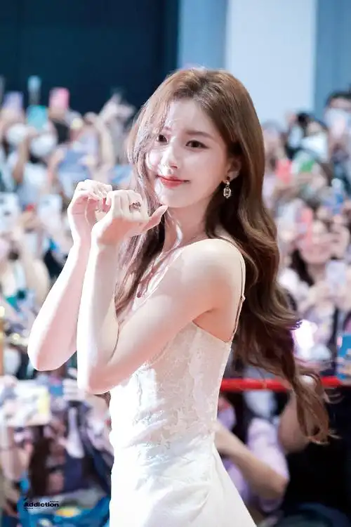 置顶赵露思超话#wetv全球代言人赵露思#纯欲77可爱的唯一密码97