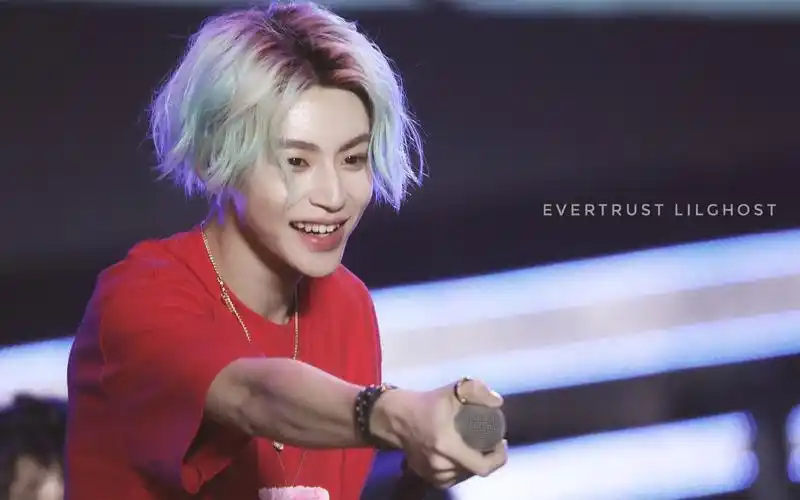 【小鬼王琳凯】一排视角可爱死亡对视《unicorn》国潮音乐节_哔哩哔哩