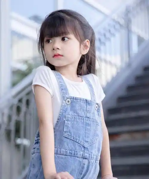 国外6岁小女孩初恋系脸蛋萌翻天,亲弟弟颜值也超强_onew_美女_实在太