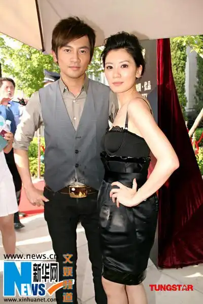 苏有朋贾静雯亮相 瞿颖盼借奥运提高国足水平