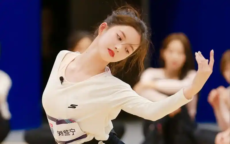 刘些宁舞台舞台直拍混剪_哔哩哔哩_bilibili