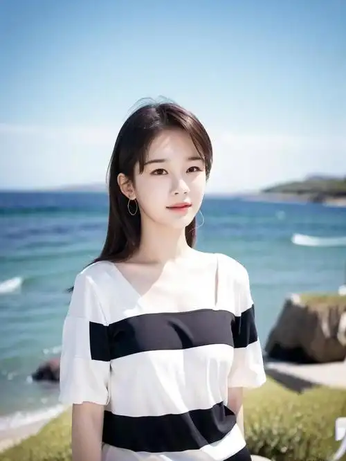 一位条纹夏季穿搭美少女的人像摄影写真图集,让你感受夏日青春的美好!