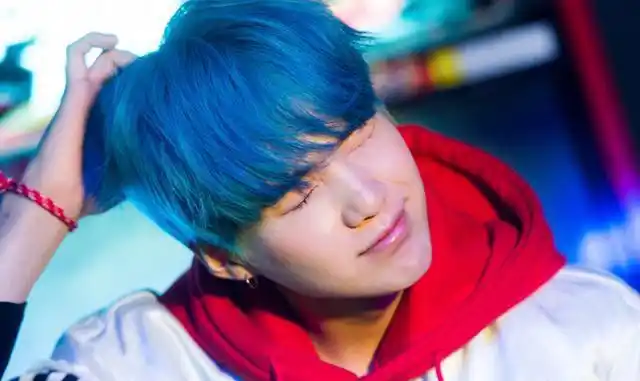 蓝色头发也超适合的男爱豆李泰容精致闵玧其可爱金珉锡最帅