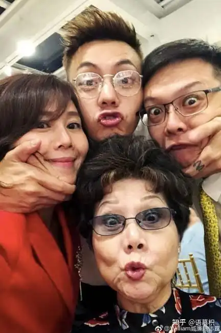 陈伟霆在单亲家庭长大曾嫌弃母亲没面子毕业礼上故意避开家人