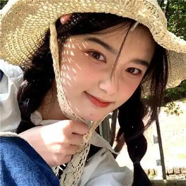 开朗又很活泼的精致女生头像