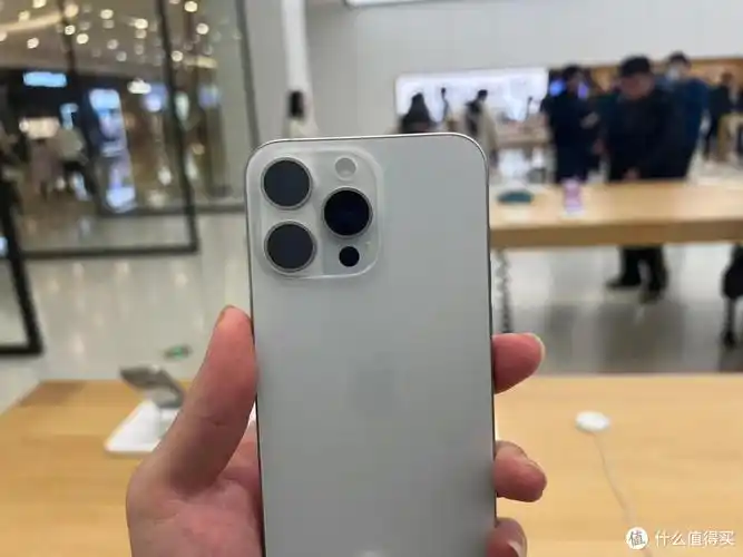 苹果15pro max跌价1250元,钛金属 a17pro芯片,售价更感人了_手机_什么