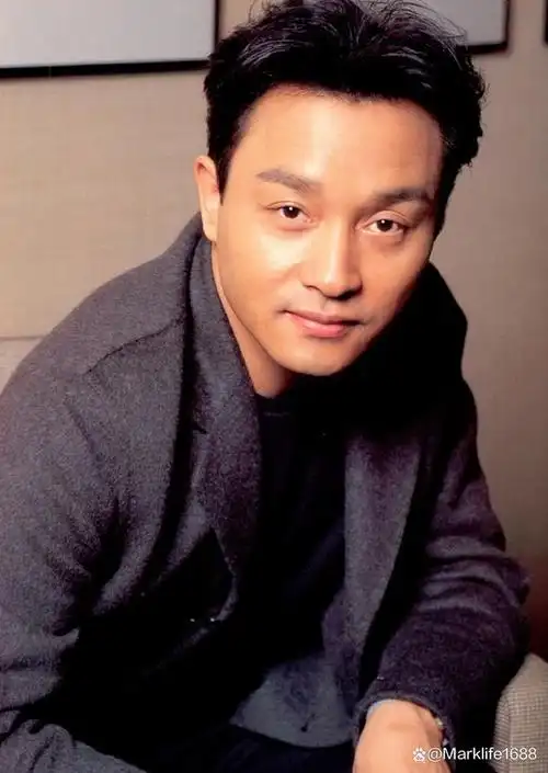 张国荣(leslie cheung)是一位著名的香港歌手和演员,被誉为亚洲乐坛