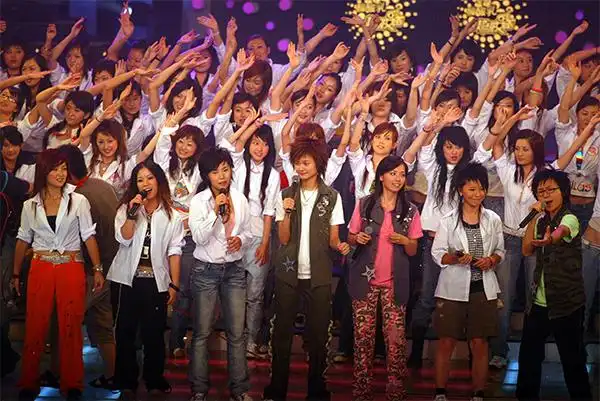 娱乐要说国内最早的偶像选秀,还要追溯到2004年横空出世的《超级女声