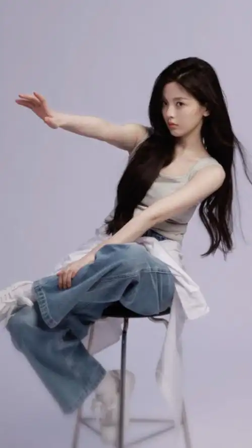 杨超越弹动品牌代言人