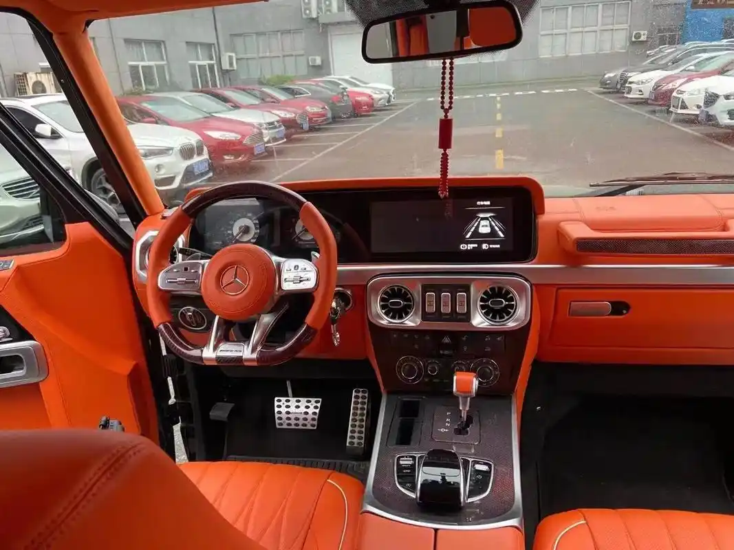 成都奔驰大g内饰改装老改新,明亮的橘色