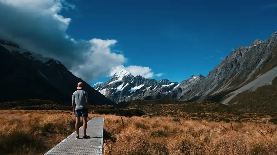 精选一个人旅途的唯美图片壁纸
