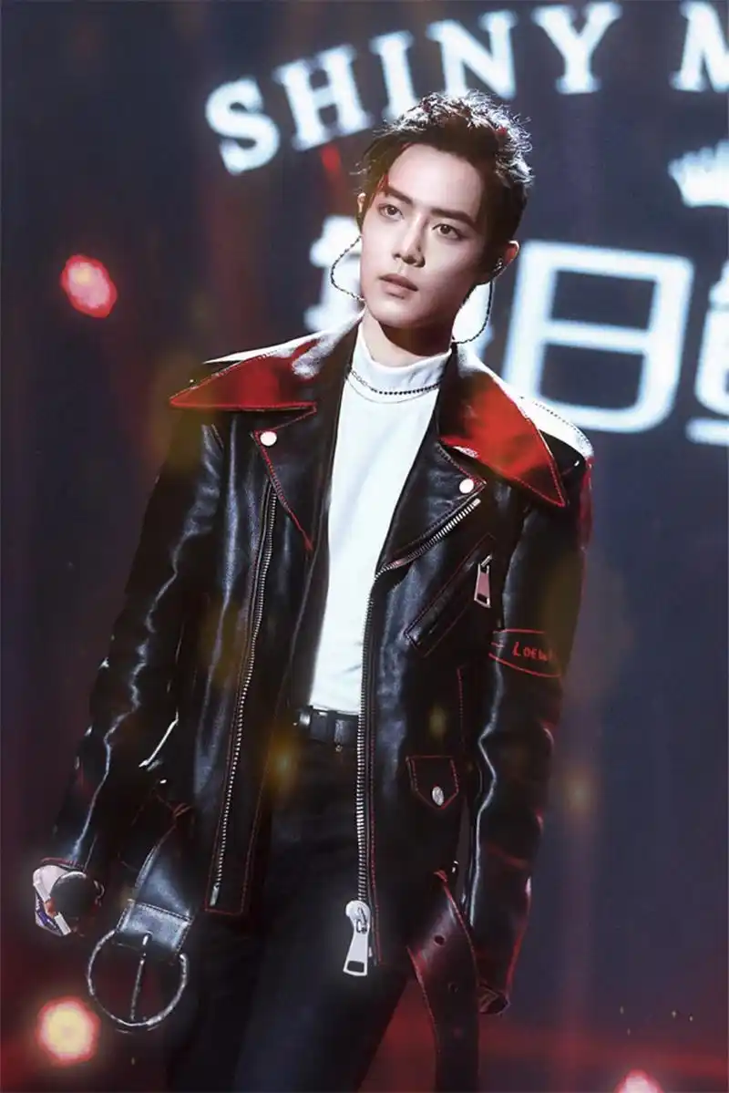 肖战高马尾造型是怎么做到既男人又妖艳的?迷人的男士[尬笑]