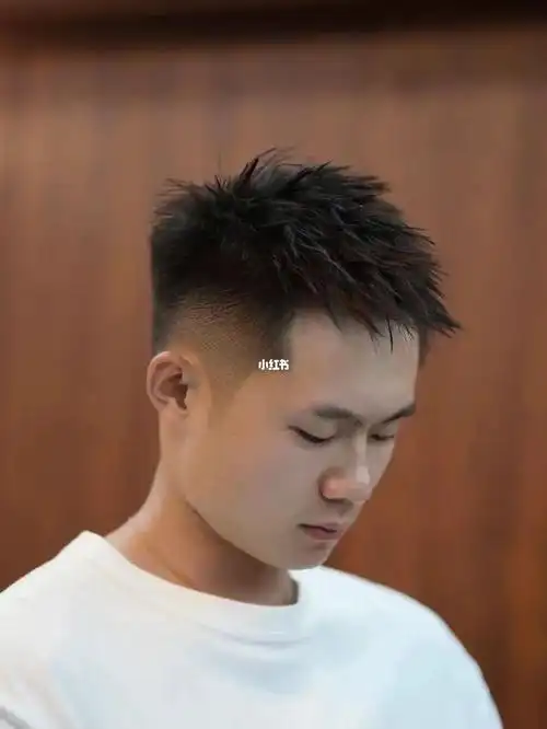 男士摩根前刺发型