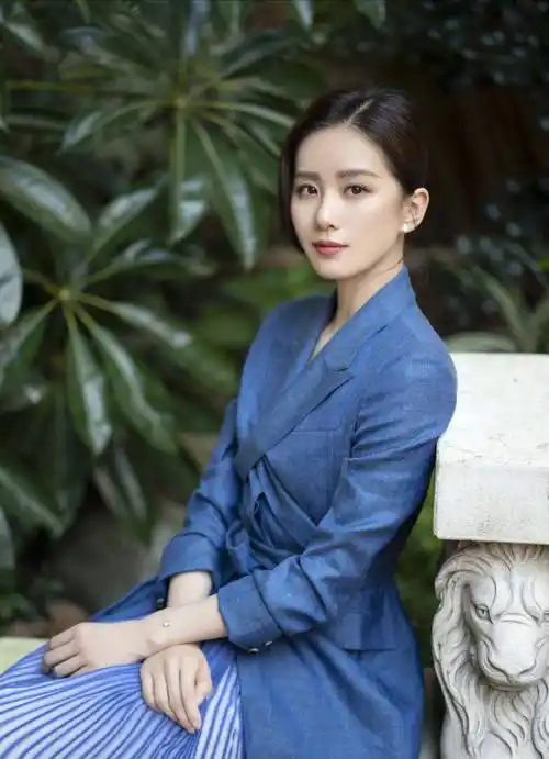 刘诗诗再次上热搜了,网友说这颜值就该上热搜_气质_照片_感觉