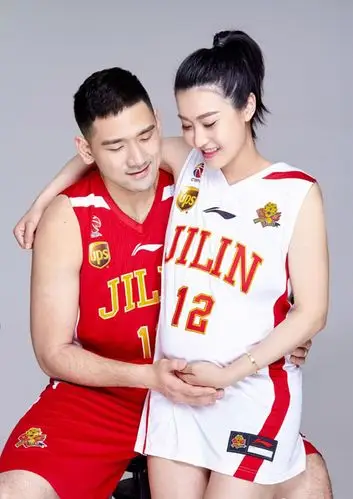 钟诚妻子性感怀孕写真