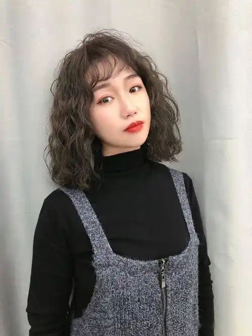 2022短发"烫全头",也能美美哒!_发型_中国_人类