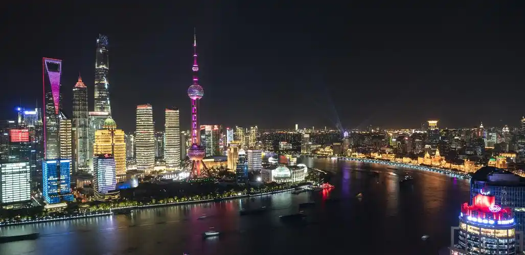 11月4日拍摄的上海陆家嘴光影秀.