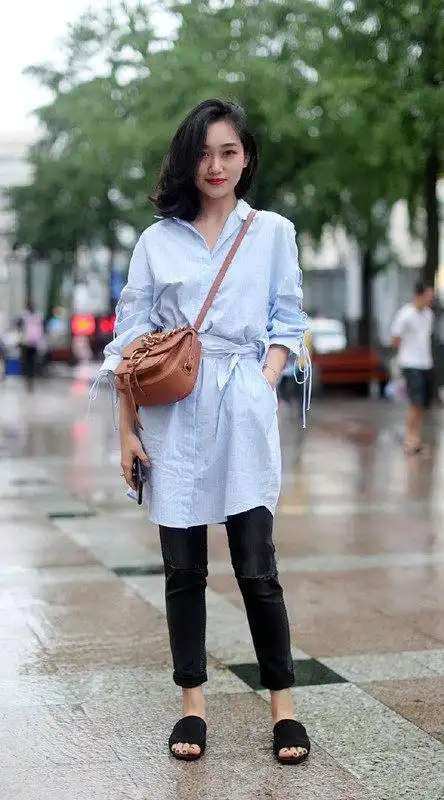 街拍:夏日美女穿搭时尚又靓丽,气质性感又诱惑人