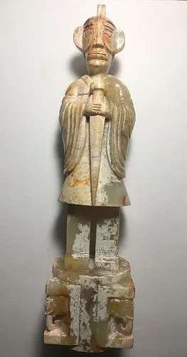 三星堆持剑站立玉琮将军, sanxingdui jade statue standing on cong