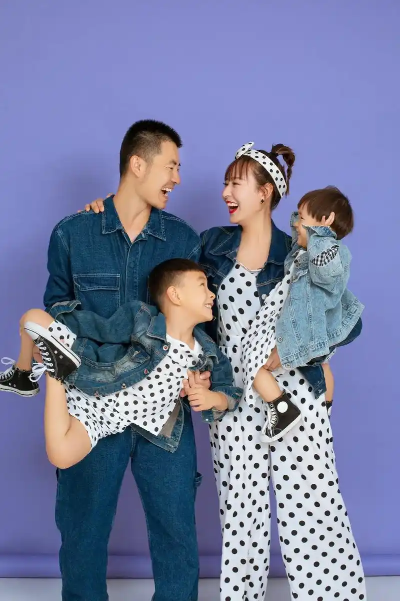 一起闹一起笑,曾经憧憬的画面成了现实#一家四口 #亲子照