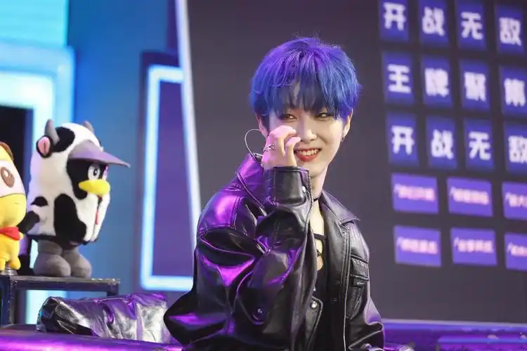 我的妆容作品胡烨韬